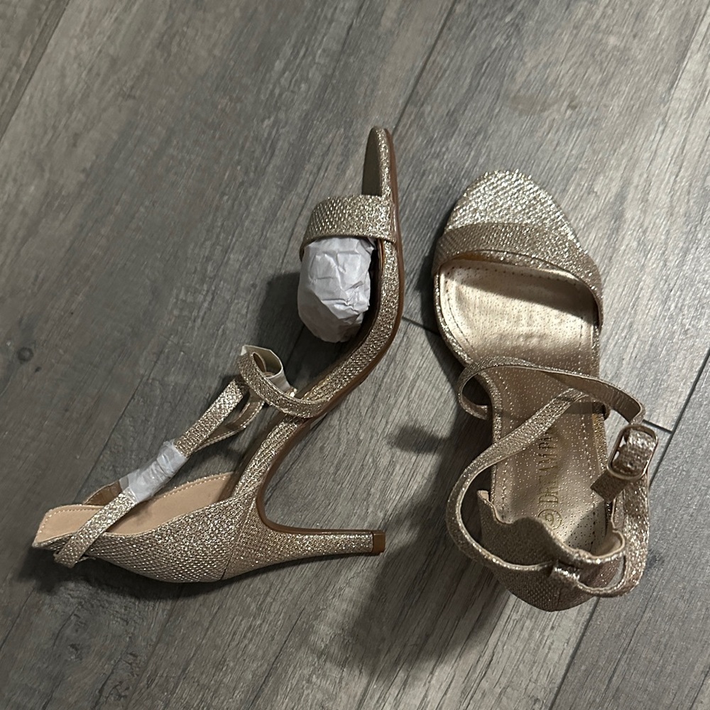 Dream Pairs Glittering Gold Heels
